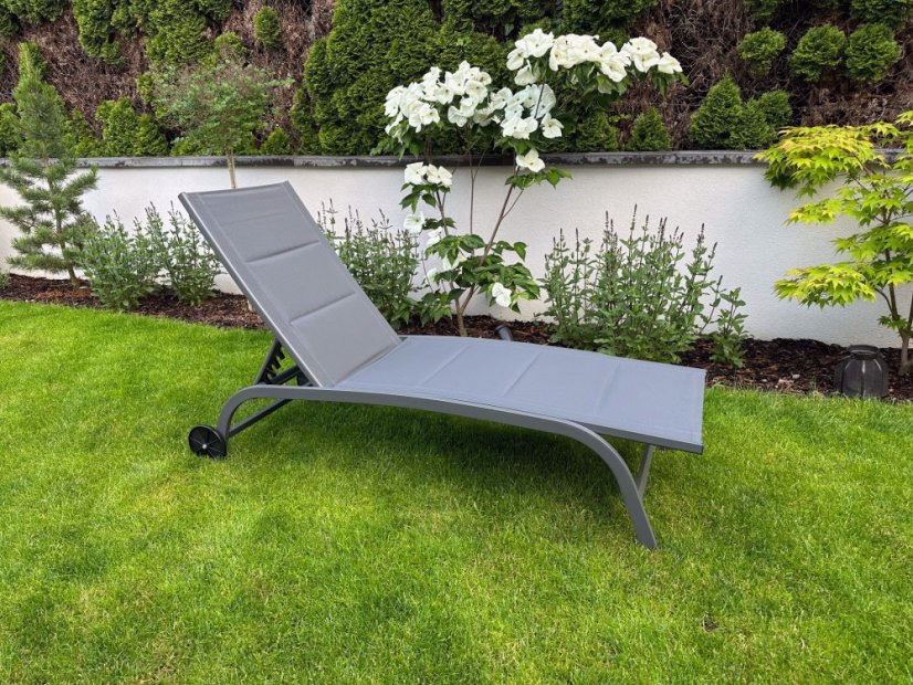 Záhradné ležadlo s kolieskami 184x60x35 cm tmavo sivé