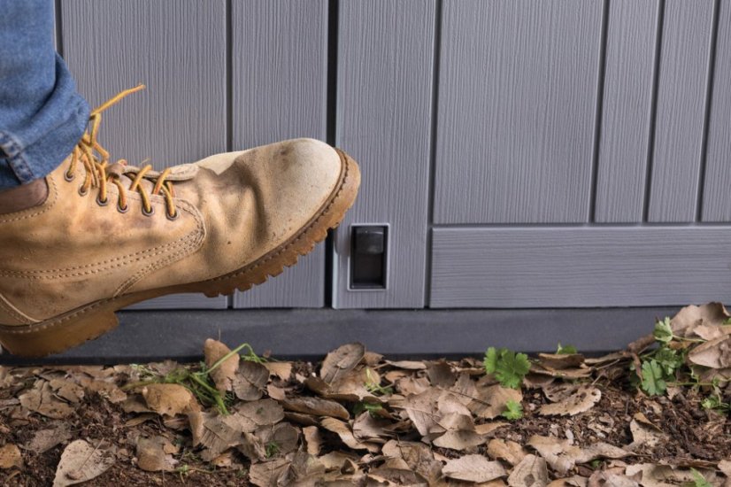 Keter záhradný prístrešok Store It Out Midi antracit, 132x71, 5x113, 5 cm