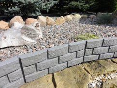 ALDOTRADE Záhradná plastová palisáda MÚRKA 2,2m